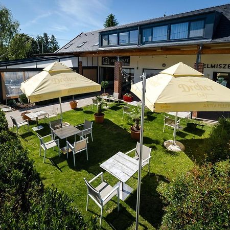 Hotel Pipacs Panir & Grill Garden Vendeghaz Győrújbarát Exterior foto